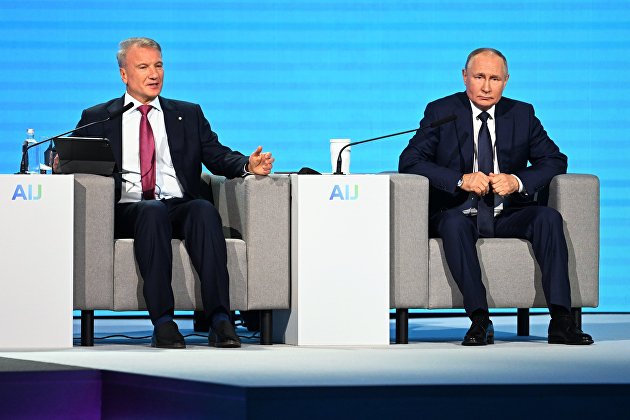 Путин пошутил над Грефом по поводу развития ИИ в Сбербанке