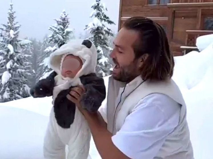 Блогер Косенко назвал смонтированным видео с его двухмесячным ребенком в сугробе