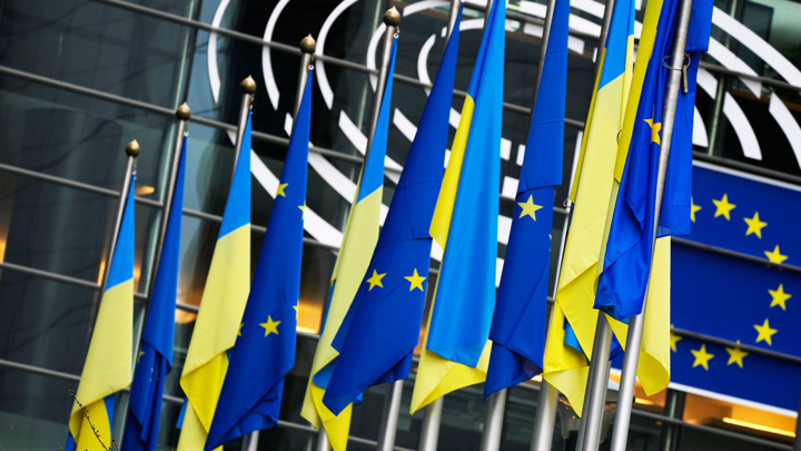 Замглавы ЕК Домбровскис: страны ЕС в 2024 году выделят Киеву €21 млрд
