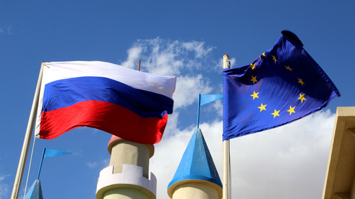 Домбровскис: ЕС не разморозит активы России до выплаты репараций Украине