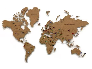 Что подарить любителю путешествий? Идеи и советы по выбору карты мира из дерева на стену