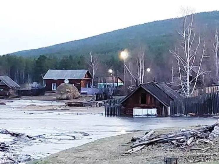 В Якутии пострадавшие в трех районах от паводка получили денедные выплаты