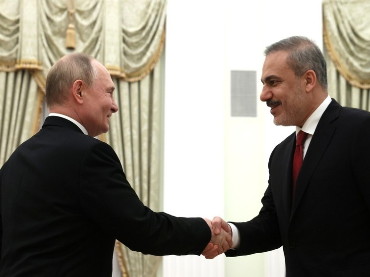 Путин встретился с главой МИД Турции