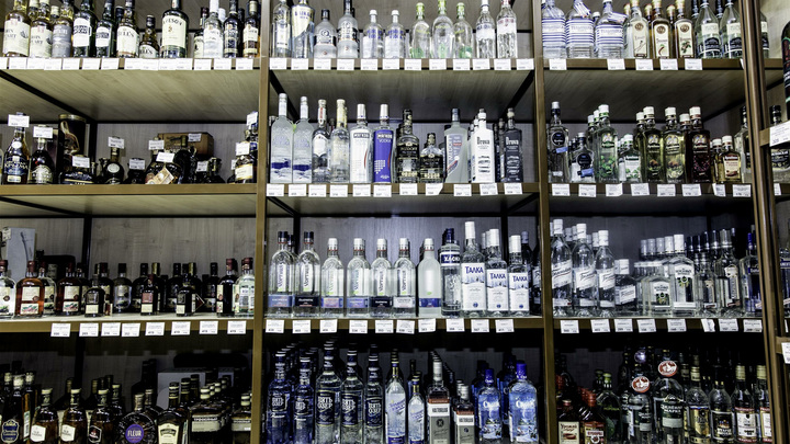 В России с 1 июля вырастут минимальные цены на крепкий алкоголь