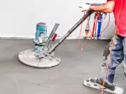 Полусухая стяжка пола: технологии и методы укладки