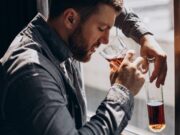 Лечение алкоголизма и вывод из запоя в Киеве: как правильно выбрать метод помощи