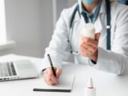 Когда стоит вызвать платного нарколога на дом