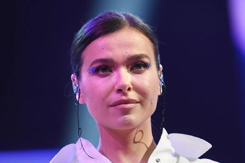 Бывшая солистка Serebro Елена Темникова продала подмосковный коттедж за 95 млн рублей