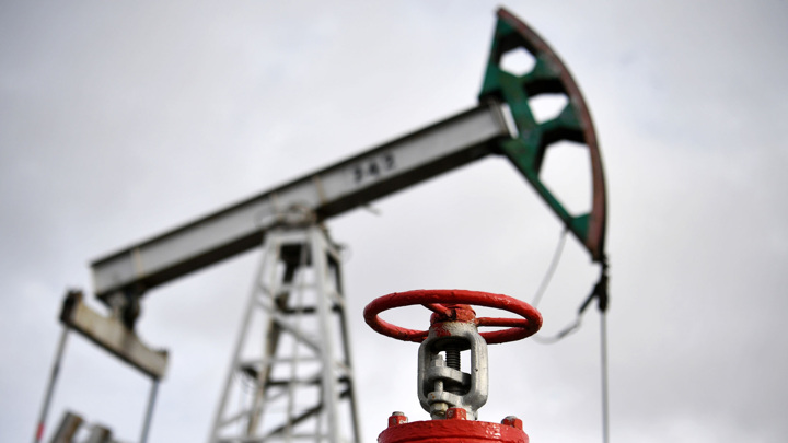 ЕС может снизить потолок цен на российскую нефть до $45 за баррель - Новости на Вести.ru