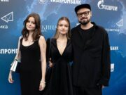 Марк Горобец впервые показал 18-летнюю жену и 19-летнюю дочь на светском мероприятии