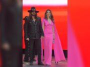 Отец Майли Сайрус впервые вышел в свет с возлюбленной Элизабет Херли