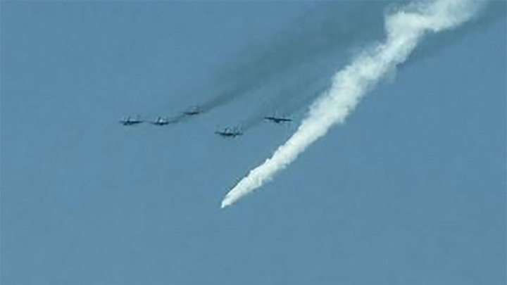 ТАСС: от летевшего над Челябинском самолета отвалился пустой топливный бак - Новости на Вести.ru