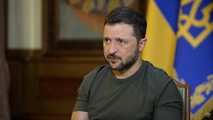 Зеленский: Украина готовит санкции против стран, помогающих России - Новости на Вести.ru