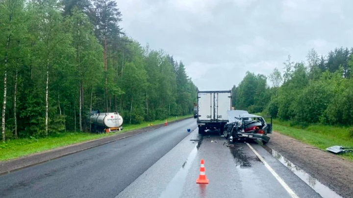 В Петербурге произошло смертельное ДТП с участием бензовоза и еще двух авто - Новости на Вести.ru