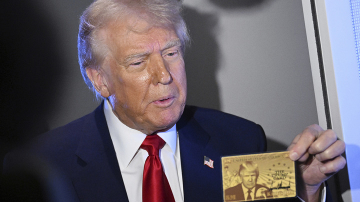 В США запустили сайт для оформления "золотой карты" Трампа - Новости на Вести.ru