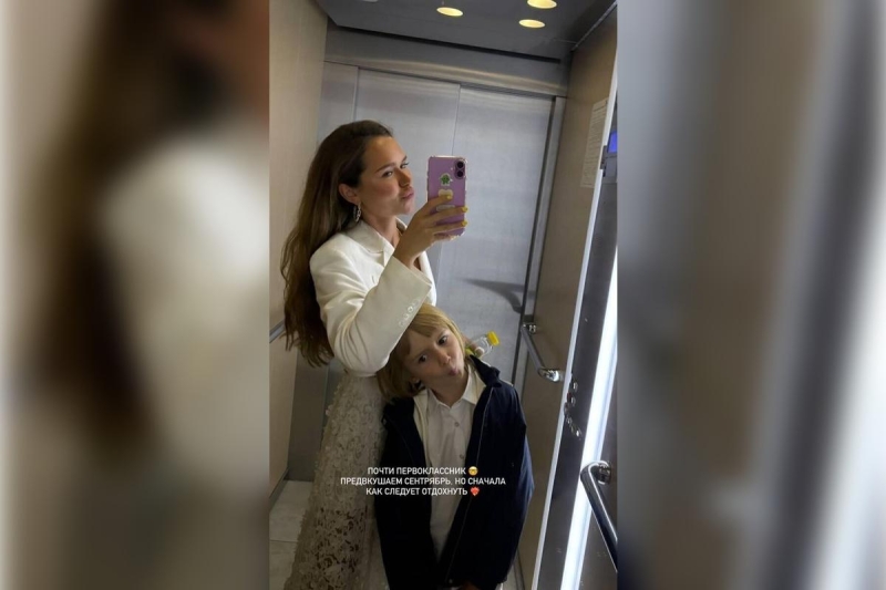 Жена Дмитрия Маликова вышла в свет и вызвала восхищенные взгляды