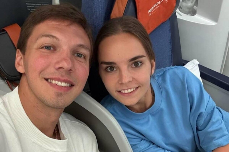 Дина Аверина и Дмитрий Соловьев отправились в медовый месяц на Мальдивы