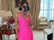 Ким Кардашьян блеснула на подиуме в шубе и бриллиантах на показе Balenciaga в Париже