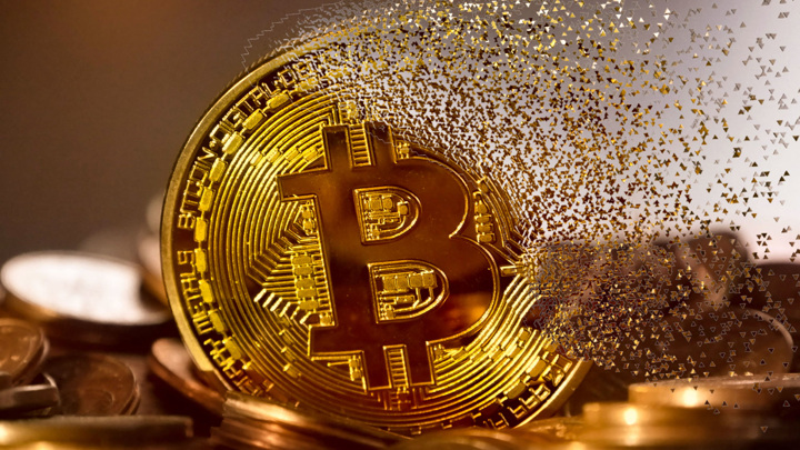 Курс биткоина обновил исторический максимум, поднявшись выше $112 тыс. - Новости на Вести.ru