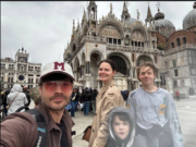 «Люблю тебя, девчонка!»: Максим Матвеев опубликовал редкое семейное фото к 15-летию свадьбы с Боярской