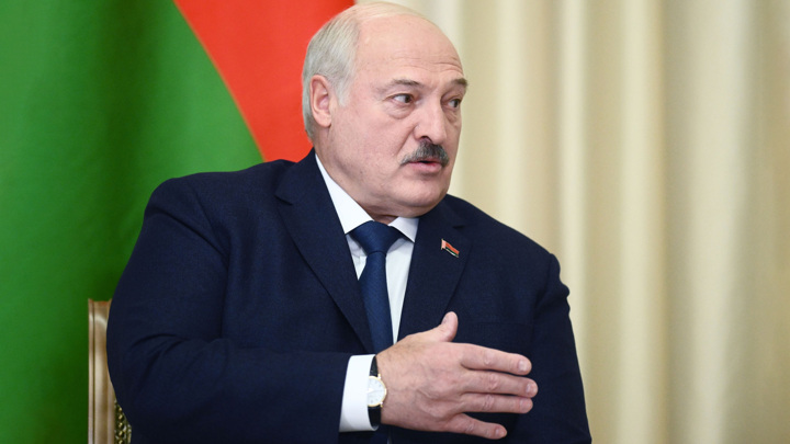 Лукашенко высказался об обслуживании поставляемых в Петербург автобусов - Новости на Вести.ru