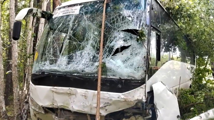 В Иркутской области в ДТП с пассажирским автобусом пострадали 5 человек - Новости на Вести.ru