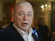 Юморист Евгений Петросян пожаловался на боли в груди и проблемы с дыханием