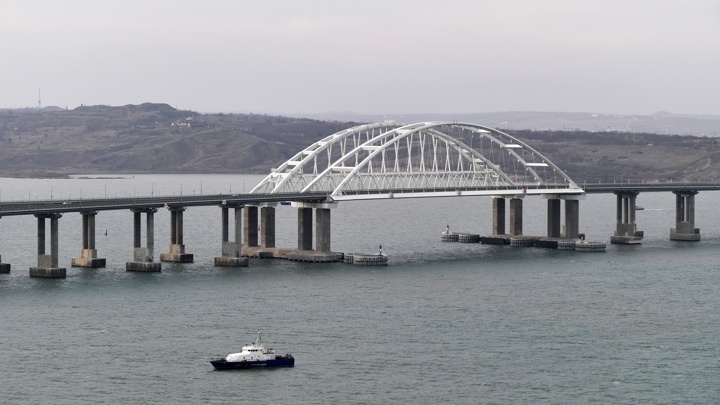 Крымский мост открылся для автотранспорта после 5-часового перерыва - Новости на Вести.ru