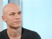 Актер Юрий Борисов приостановил съемки из-за смерти отца