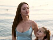 Костенко резко ответила на критику «слипшейся» груди после пластики