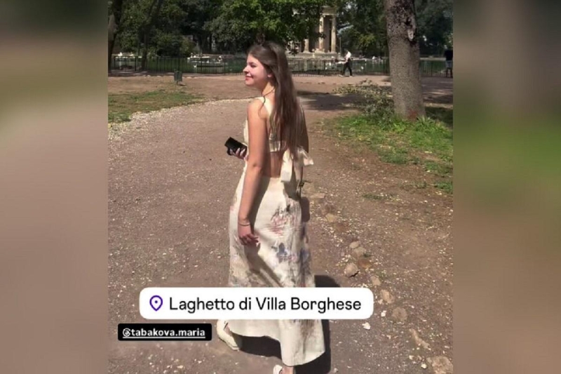 Марина Зудина показала 19-летнюю дочь Табакова на отдыхе за границей