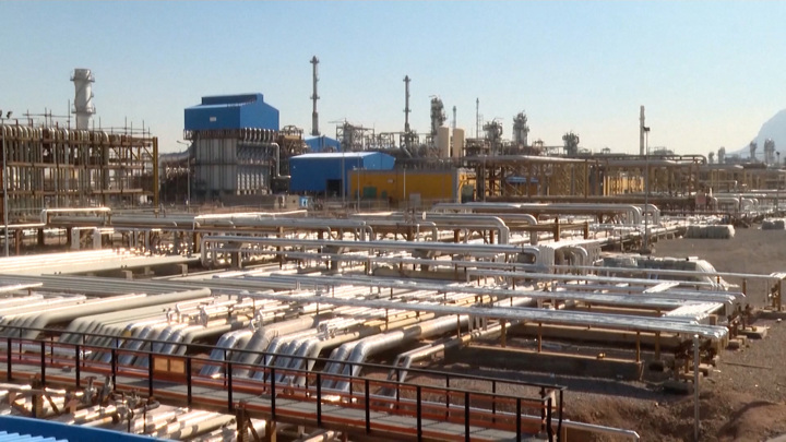 Reuters: Украина закупает топливо из российской нефти - Новости на Вести.ru