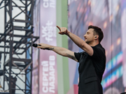 Сергей Лазарев стремится отдыхать там, где на него всем «наплевать»