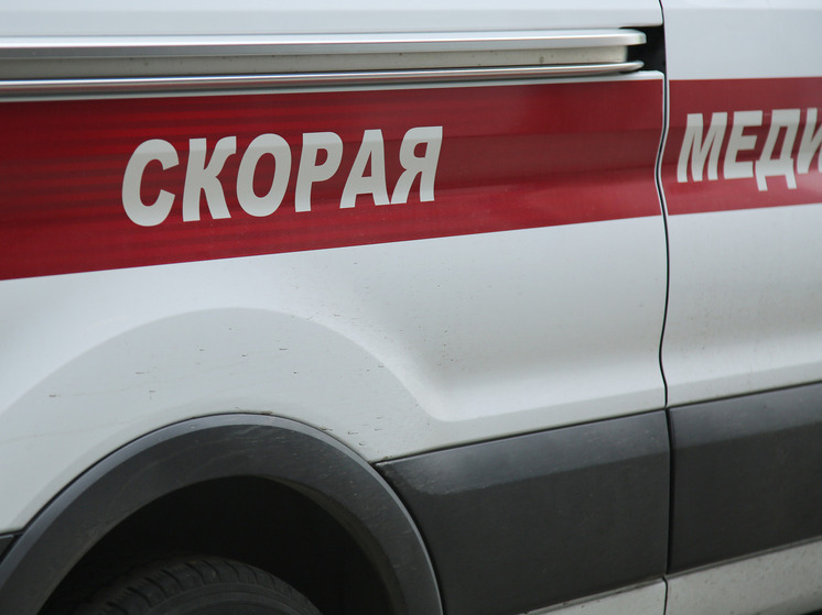 Автобус с пассажирами вылетел в кювет и перевернулся в Красноярском крае