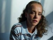 Молодая жена Харламова показала задорное фото в образе школьницы