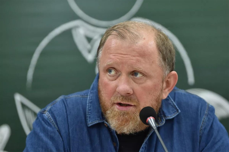 Похудевшего Константина Ивлева заметили на публике впервые после расставания с женой