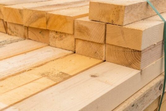 Как древесина превращается в надёжный строительный материал