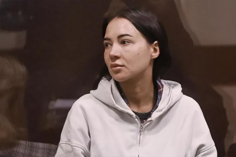 Беременная Лерчек с отцом будущего ребёнка переехали в дом подруги