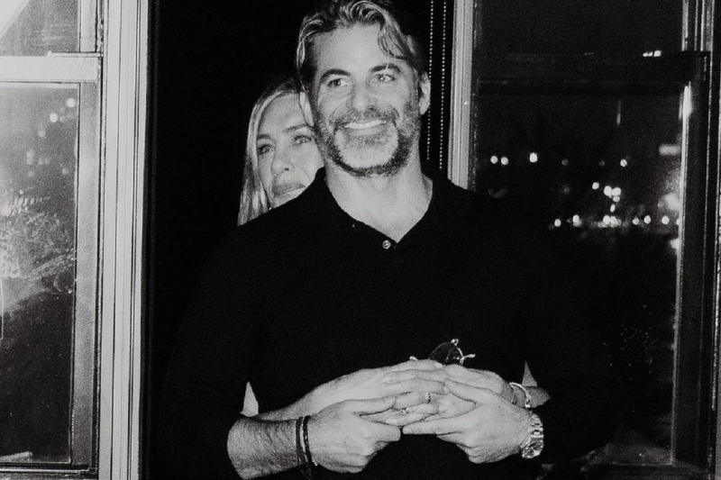 Дженнифер Энистон опубликовала совместный с возлюбленным кадр