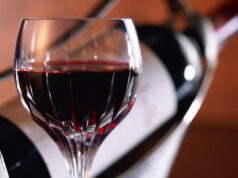 Эксперимент по онлайн-продаже вина в России запланирован на середину 2026 года — Новости на Вести.ru