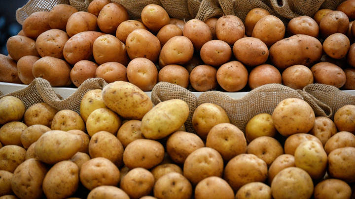 Минимальный размер картошки в белорусских магазинах увеличили на 1 сантиметр - Новости на Вести.ru