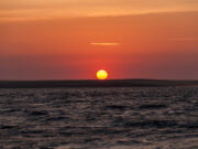 На Солце выброс плазмы ушёл в сторону, прямой удар маловероятен