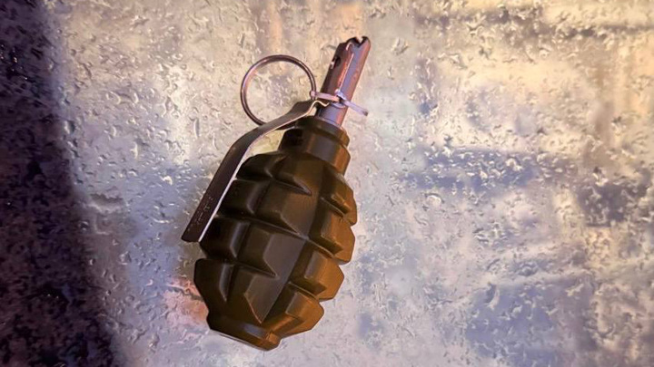 Парень со страйкбольными гранатами вымогал криптовалюту в Петербурге - Новости на Вести.ru