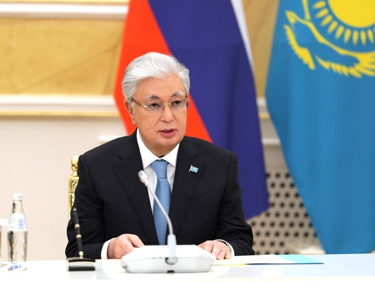 Российские истребители сопровождают борт Токаева