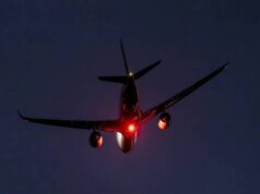 Самолет с европейским министром вернулся в аэропорт вылета из-за проблемы на борту