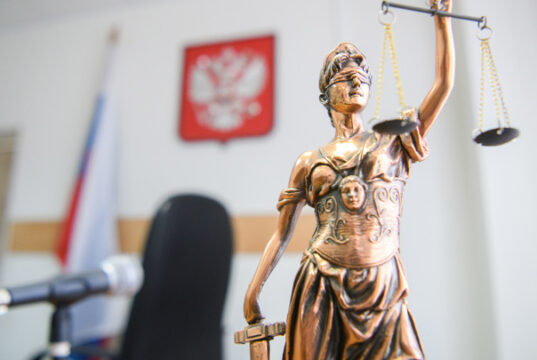 Суд отправил под стражу фигуранта дела об убийстве семьи петербуржцев в ОАЭ — Новости на Вести.ru