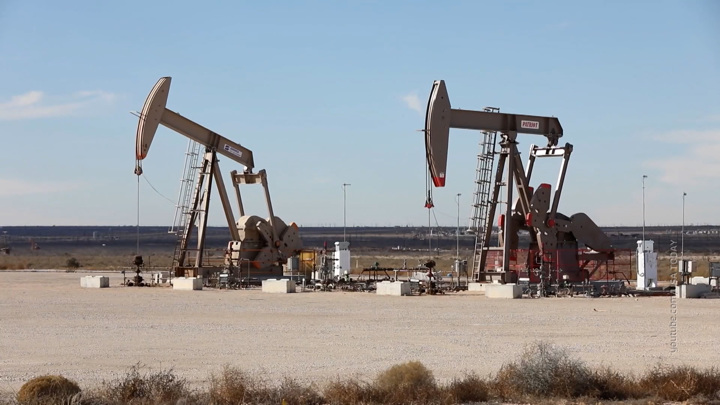 Трамп: США в октябре показали рекорд по добыче нефти и газа - Новости на Вести.ru