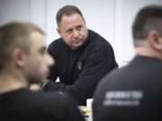 Зеленскому напомнили, что он обещал уйти вместе с Ермаком