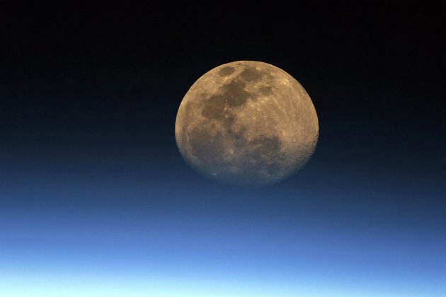 НАСА приостановило контракт со SpaceX по доставке астронавтов на Луну
